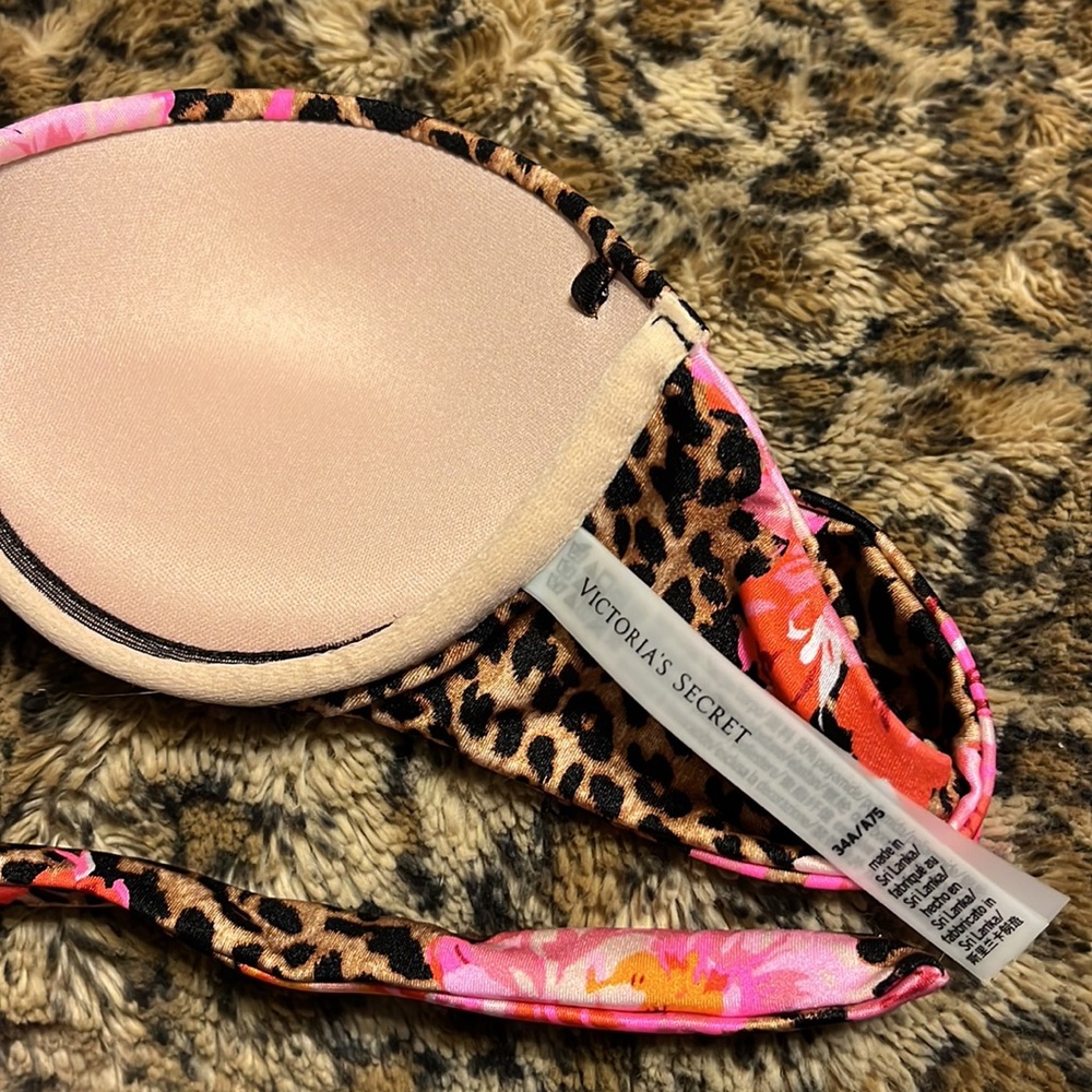 Victoria’s Secret Swim Top - Picture 5 of 6